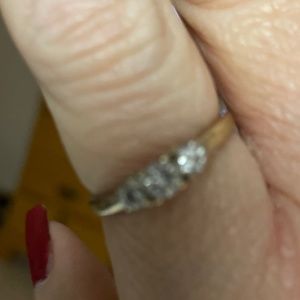 18k white gold ring , 3 stone diamonds  .75 tdw